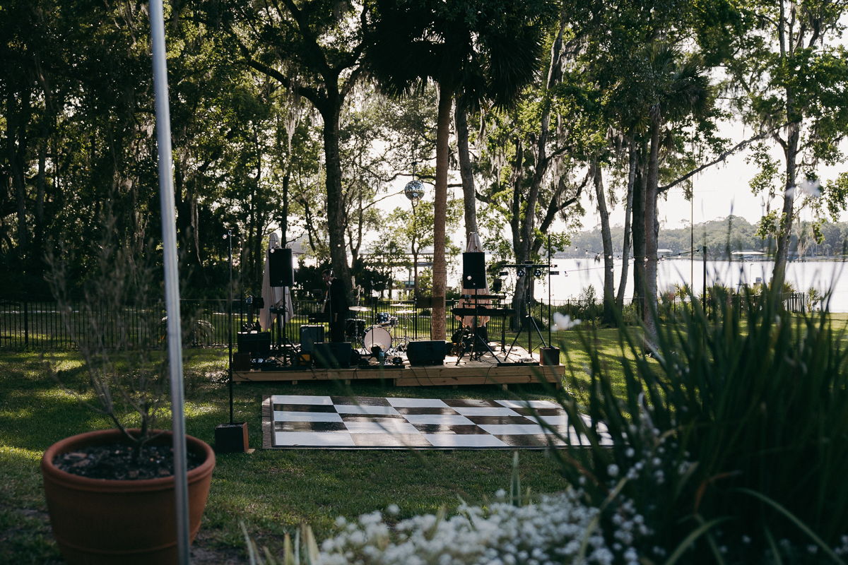 dreamy-intimate-backyard-garden-party