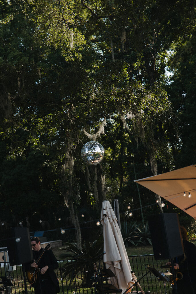 dreamy-intimate-backyard-garden-party